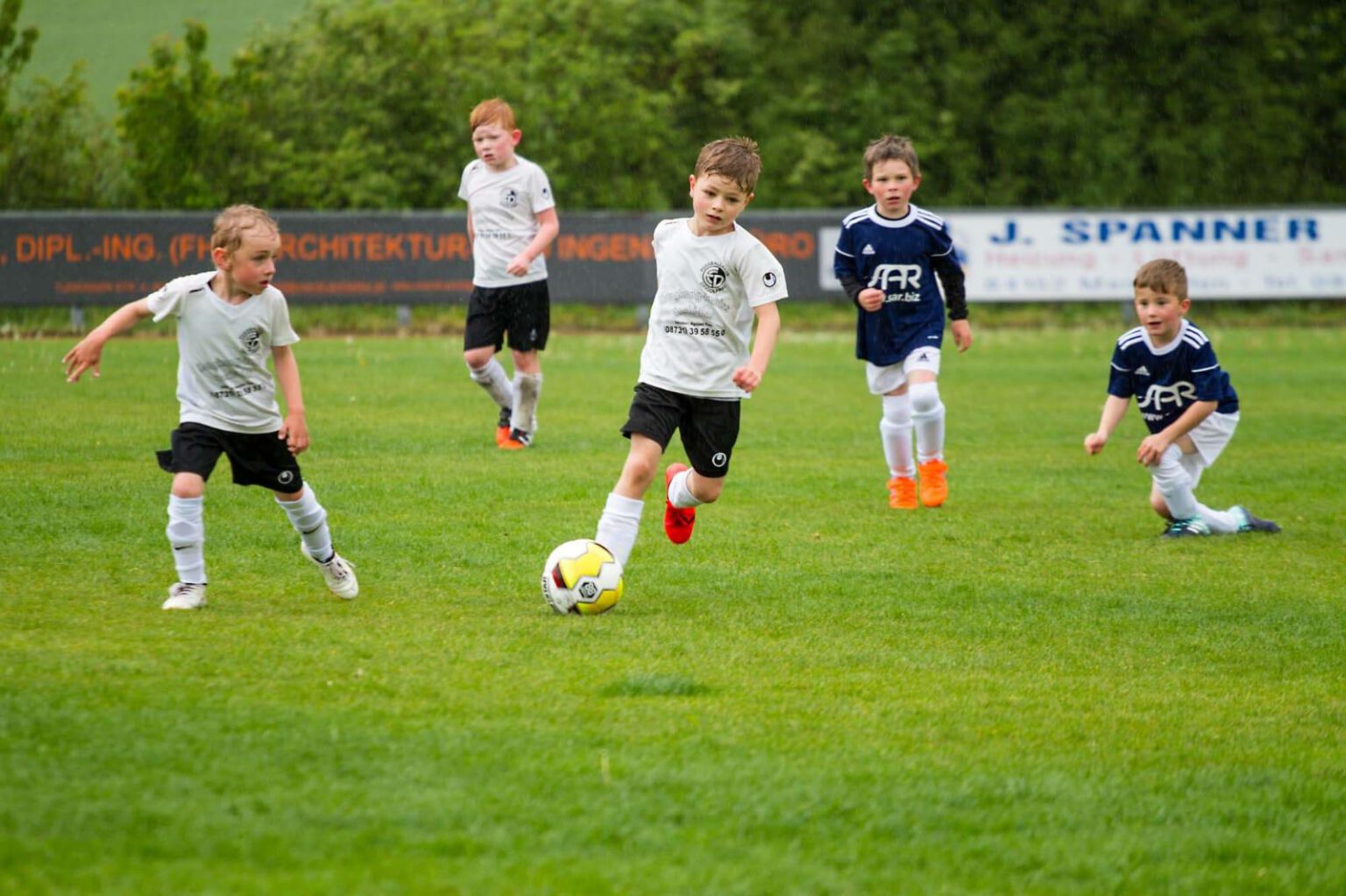 Flei ig Im Training FC Dingolfing Freut Sich ber Drei G Jugendteams 